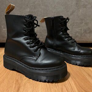 Doc Marten - Vegan Jadon II Mono Womens US8, EU39